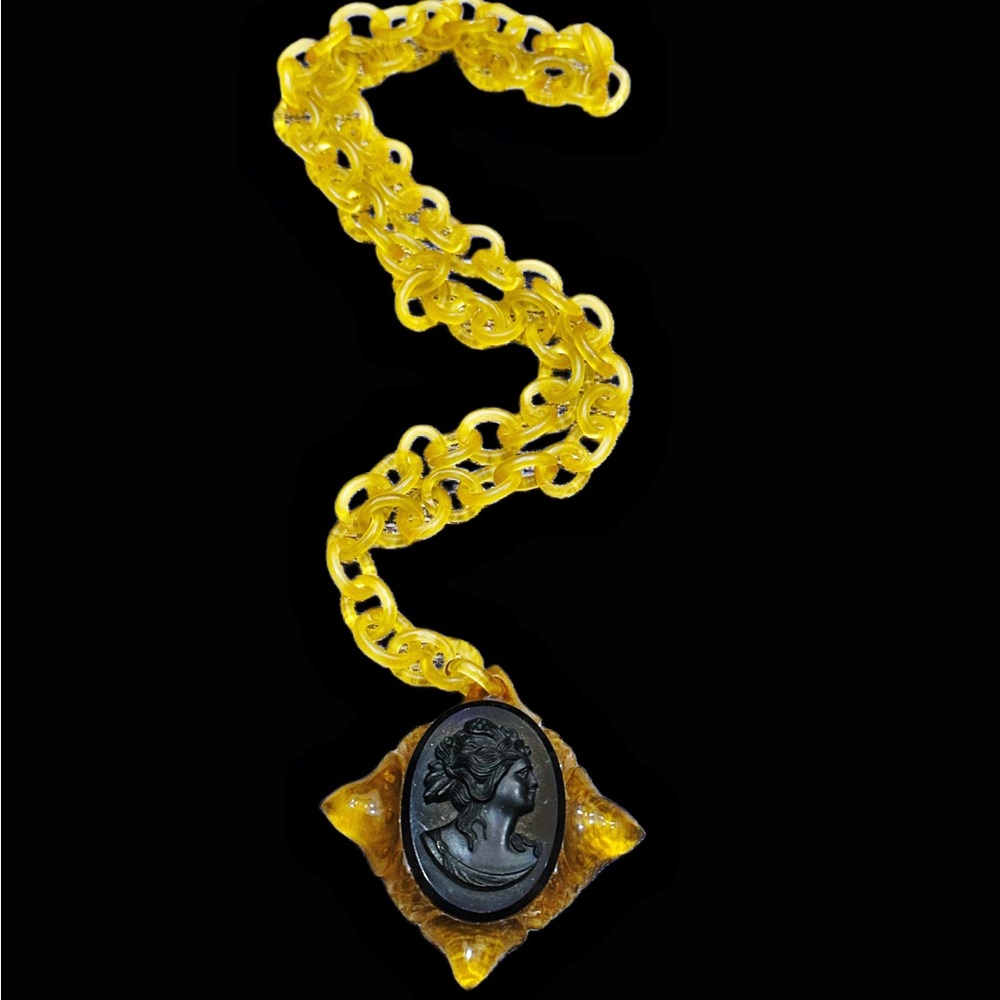 Vintage Bakelite Cameo Chainlink Necklace